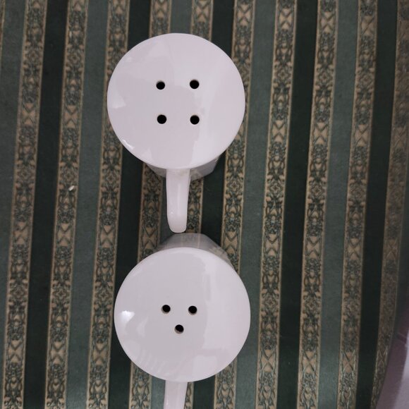 Vintage 1970's Holly Hobbie Salt & Pepper Shakers - Picture 2 of 2